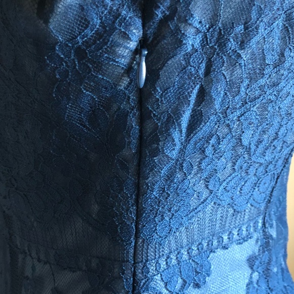 Free People Long-Sleeved Lace Dress. Fully-lined with back zipper-and v-back. - Picture 12 of 12